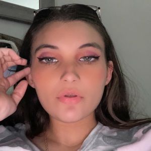 Meet your Posher, Felicia